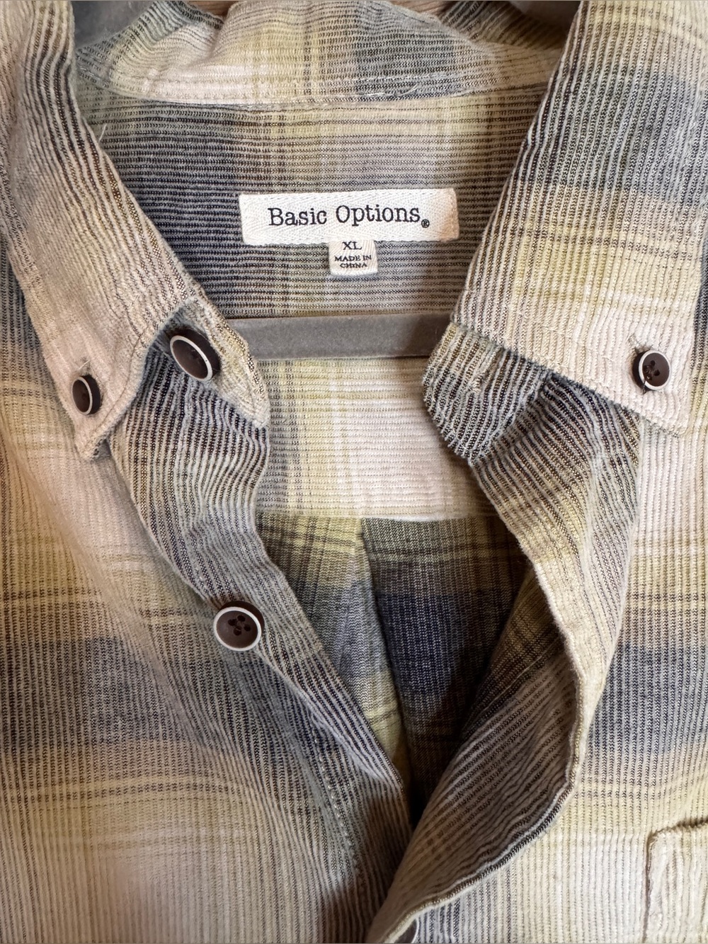 Basic Options Plaid Button-Down Flannel in Gray Cream | Size XL Graphic Tee - Picture 7 of 11